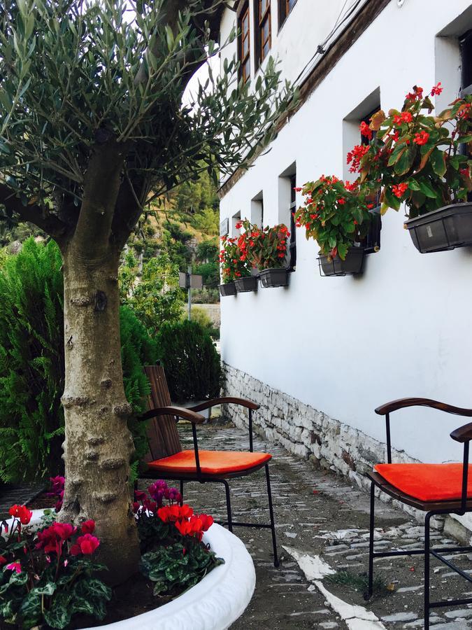 Hotel Omer Berat Exterior foto