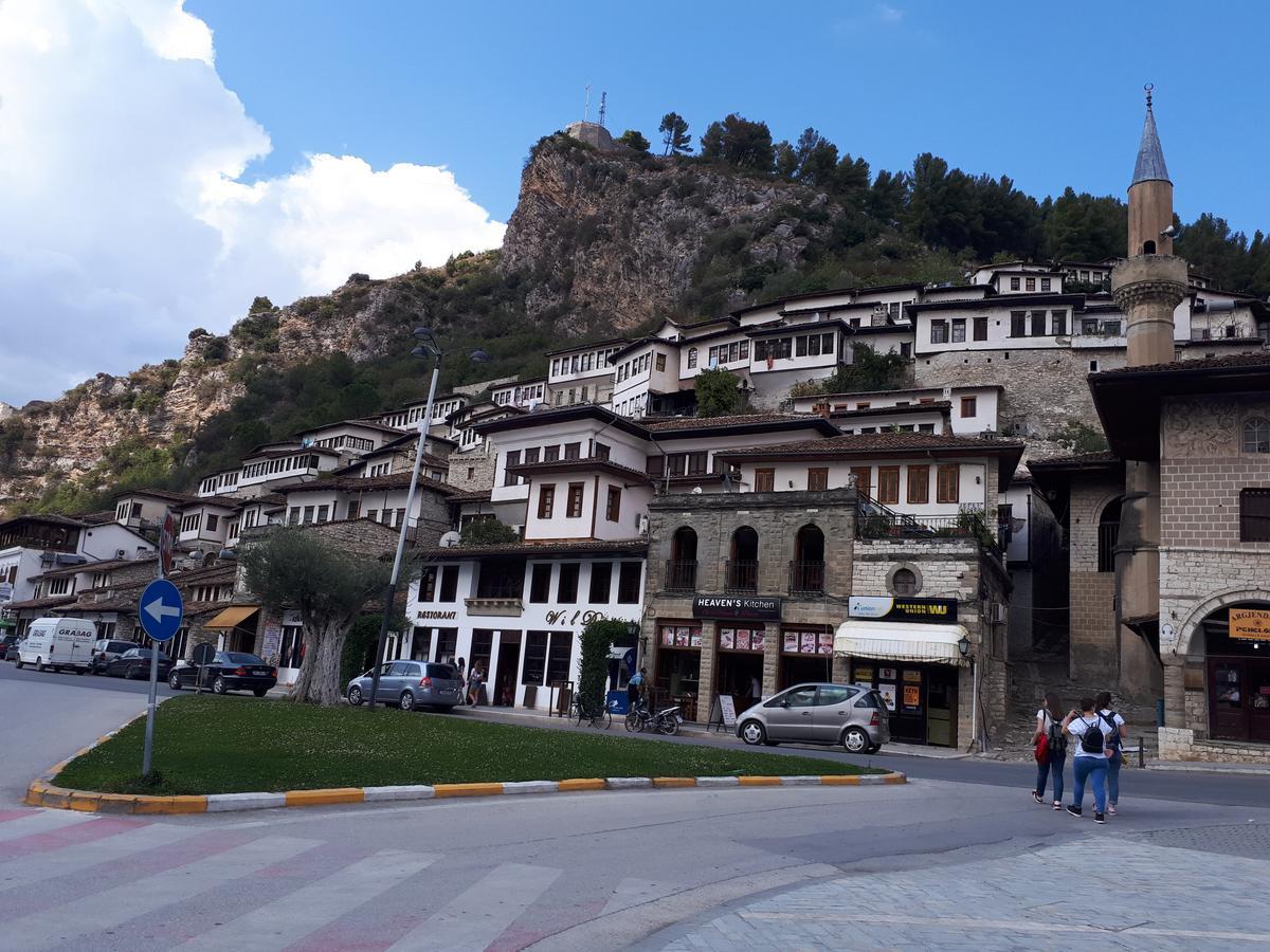 Hotel Omer Berat Exterior foto