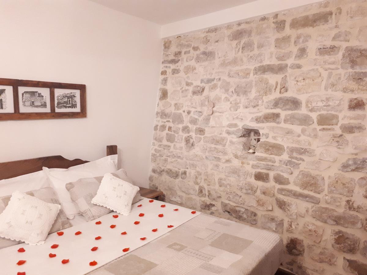 Hotel Omer Berat Exterior foto