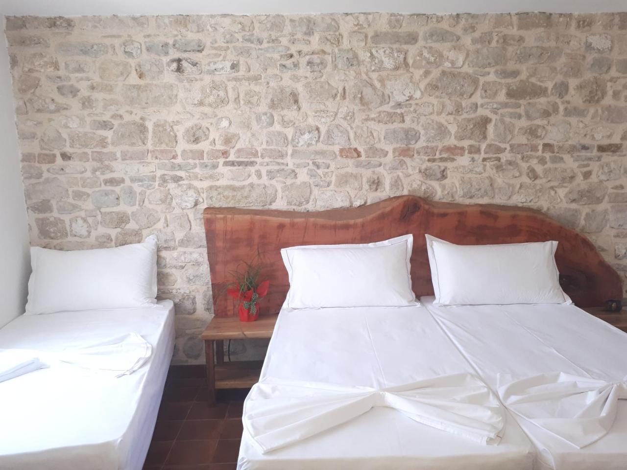 Hotel Omer Berat Exterior foto