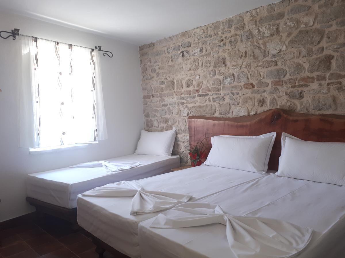 Hotel Omer Berat Exterior foto